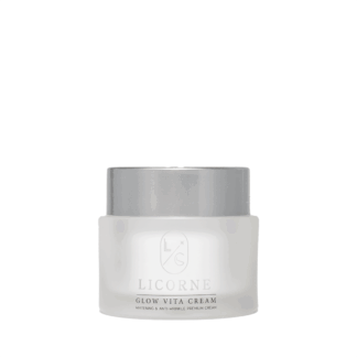 Ansigtscreme C-vitamin creme Coenzym Q10 hudpleje Fugtgivende creme tiltør hud Creme mod rynker og fine linjer Glow creme til ansigtet Hudpleje med antioxidanter Fugtcreme til sensitiv hud Ansigtscreme med E-vitamin Sheasmør til ansigtet Anti-aging ansigtscreme Creme med jojobaolie Naturlig hudpleje Ansigtspleje til alle hudtyper Vitaminrig hudpleje Hudopstrammende creme Beskyttende barrierecreme Creme mod pigmentpletter Dagcreme og natcreme Hudpleje uden skadelige kemikalier Ansigtscreme med olivenolie Plantebaseret hudpleje Ansigtscreme med hurtig absorption Koreansk hudpleje Koreansk ansigtscreme Licorne hudplejeprodukter Licorne Glow Vita Vegansk K-beauty